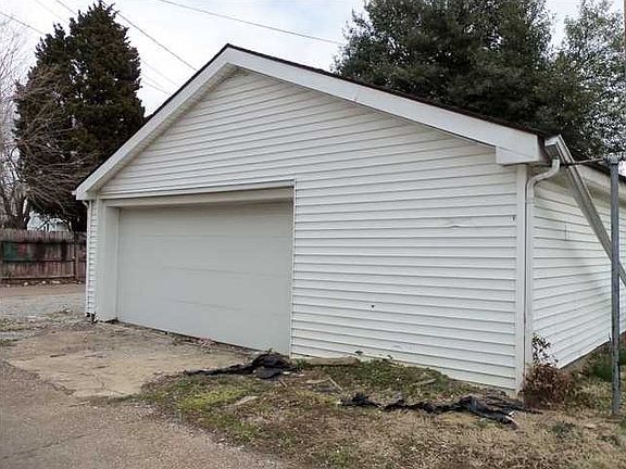 2nd image of 1202 N Main St