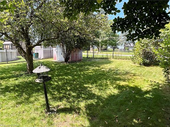 3rd image of 14 Arbor Dr