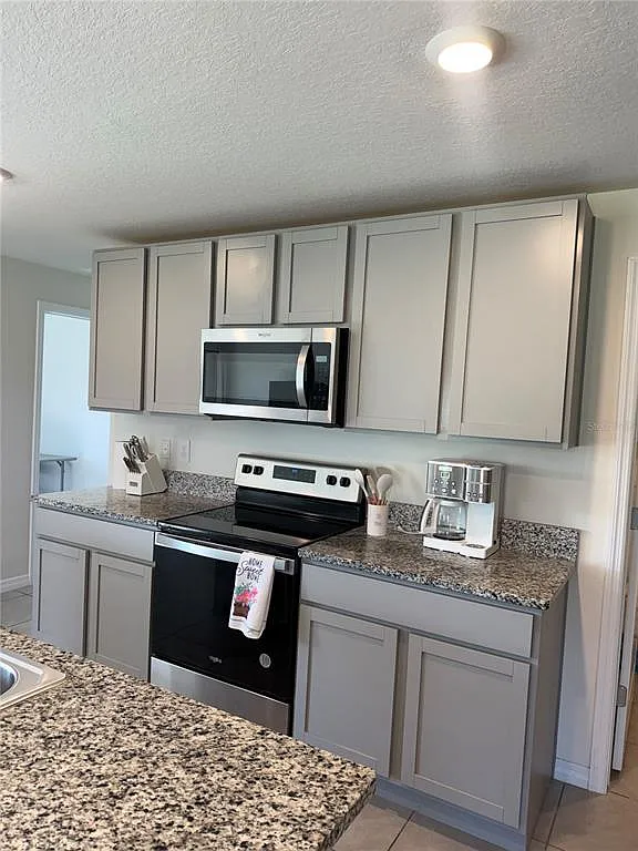 5 bed, 3.0 bath, 2447 sqft, $2,990 — Photo 4