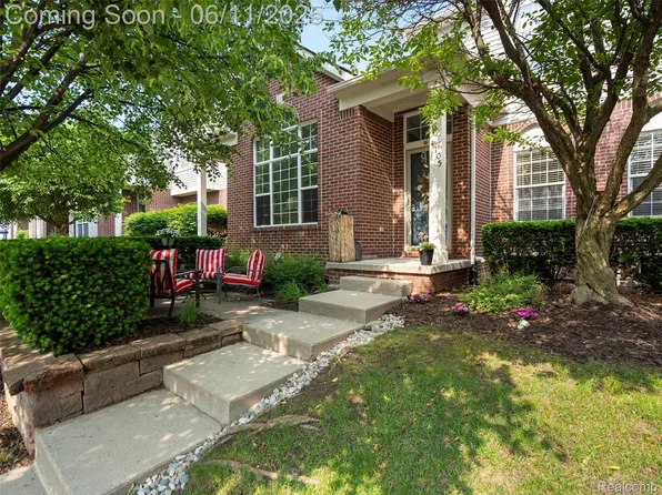 4105 Cameron Cir #33, Walled Lake, MI 48390