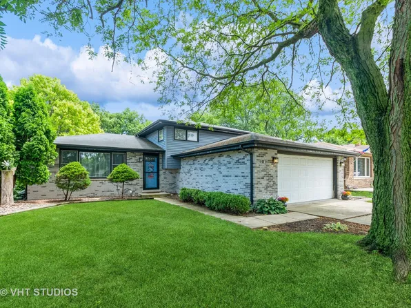 218 Poston Rd, Willow Springs, IL 60480