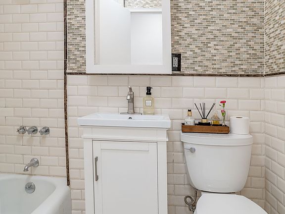 4th image of 153 E 57th St APT 8F