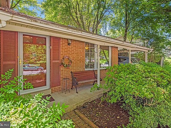 4th image of 4729 Iris St