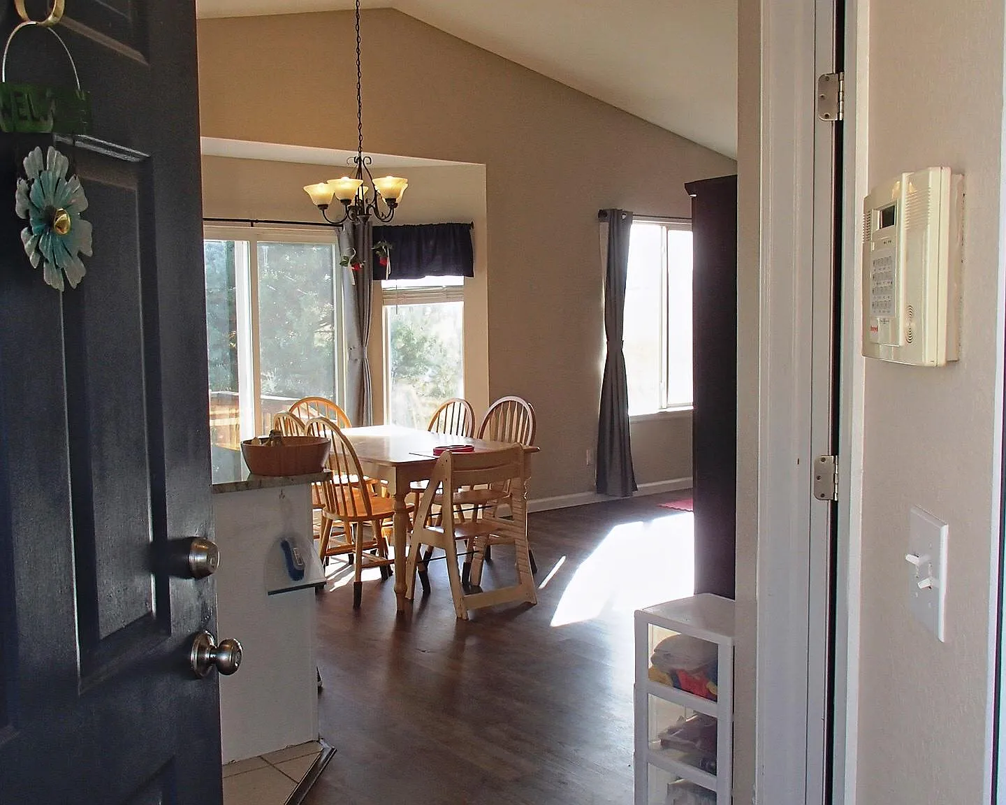 4 bed, 2350 sqft, $2,850 — Photo 3
