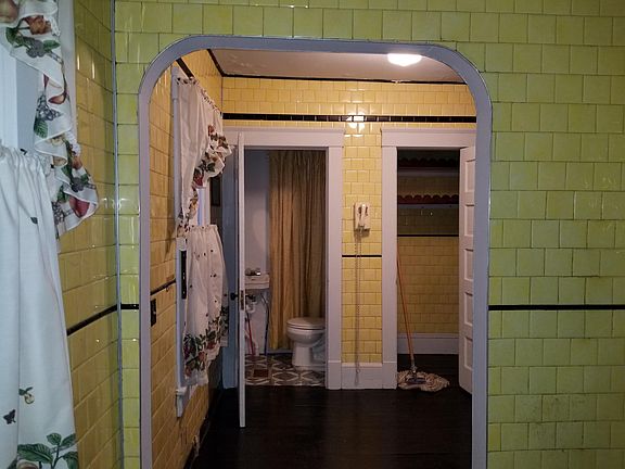 3rd image of 10710 Morison Ave
