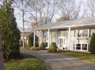 20 Cumner St, Hyannis, MA 02601