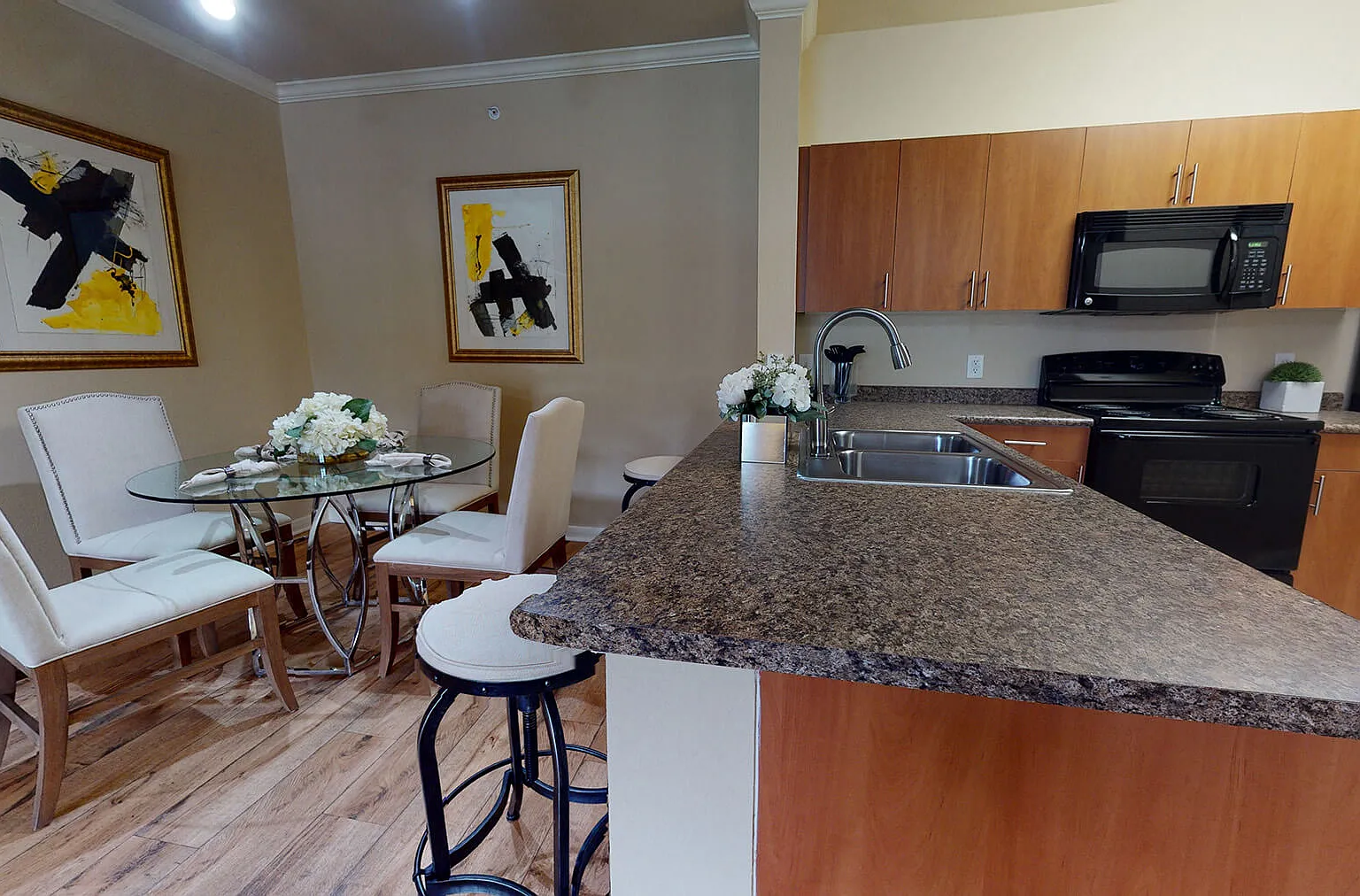 Lakeland Estates Apartment Homes — Photo 2