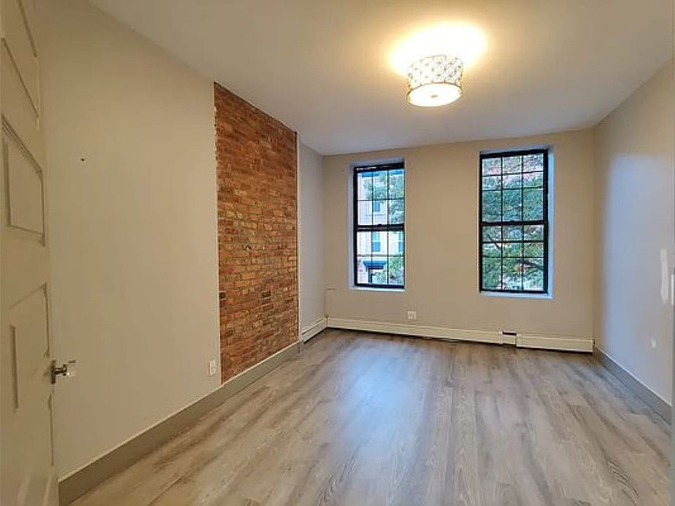 2nd image of 259 Linden St APT 4R