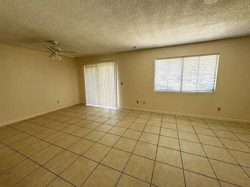 3 bed, 2.0 bath, 1266 sqft, $1,800 — Photo 2