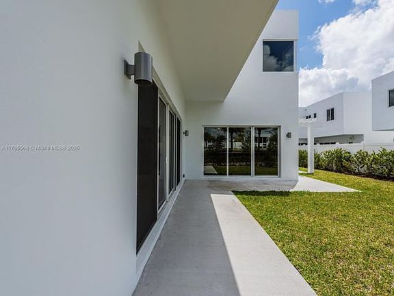 3rd image of 7456 NW 101st Ave