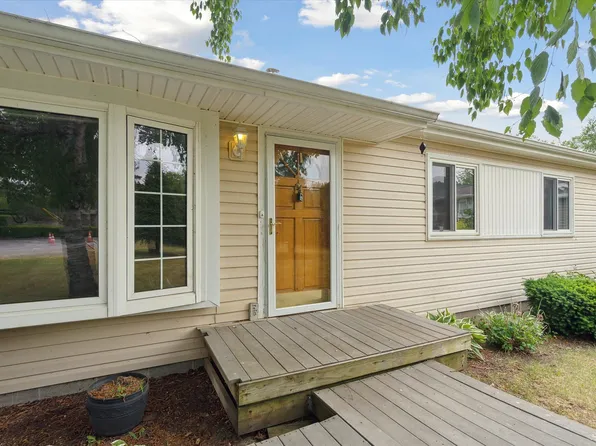 1080 Dunleavy Dr, Highland, MI 48356