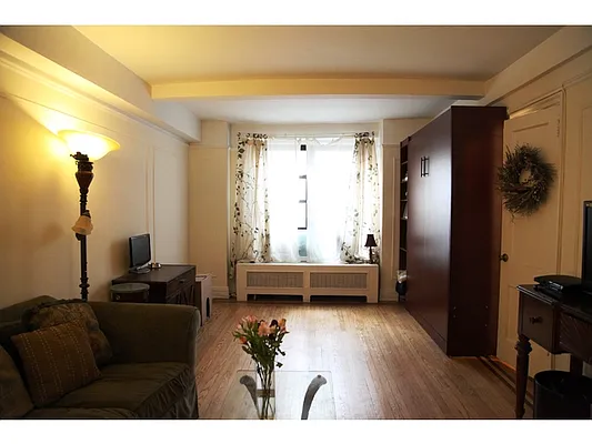 Sold by Aclawrence | media 12