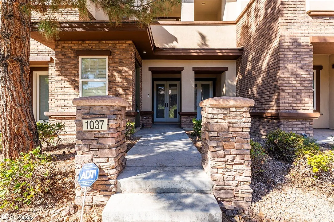 3 bed, 3.5 bath, 2867 sqft, $5,700 — Photo 1