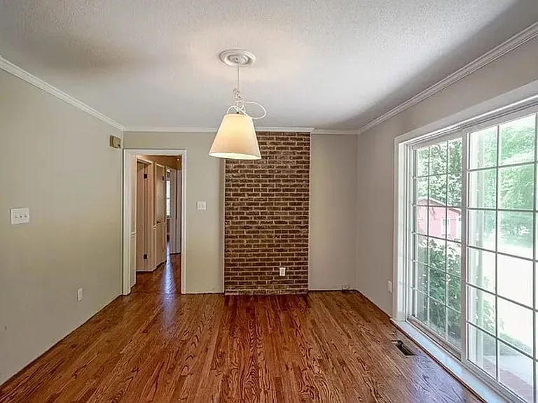 112 Old Meadowbrook Dr — Photo 3
