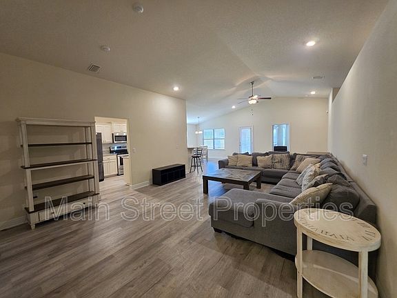 5th image of 4411 Fiske St