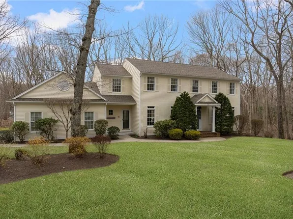 306 Glen Hill Dr, Saunderstown, RI 02874