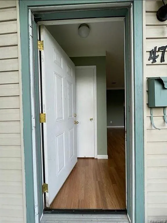 3 bed, 1.0 bath, 943 sqft, $1,599 — Photo 4