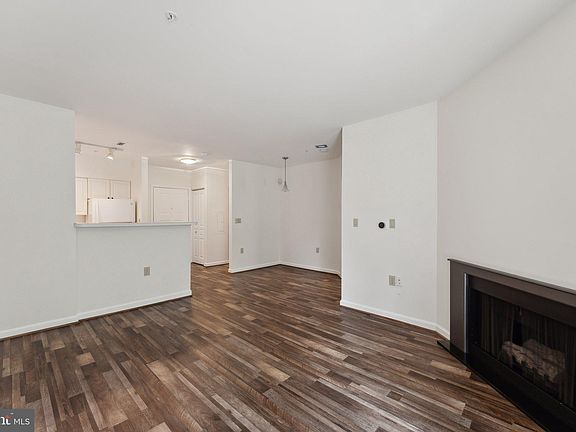 4th image of 2204 Westcourt Ln APT 209