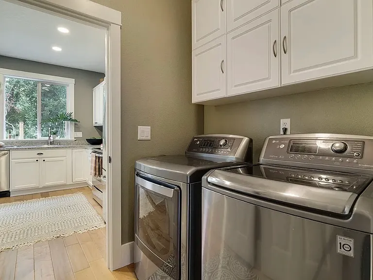 1645 NW 9th Ave — Photo 8