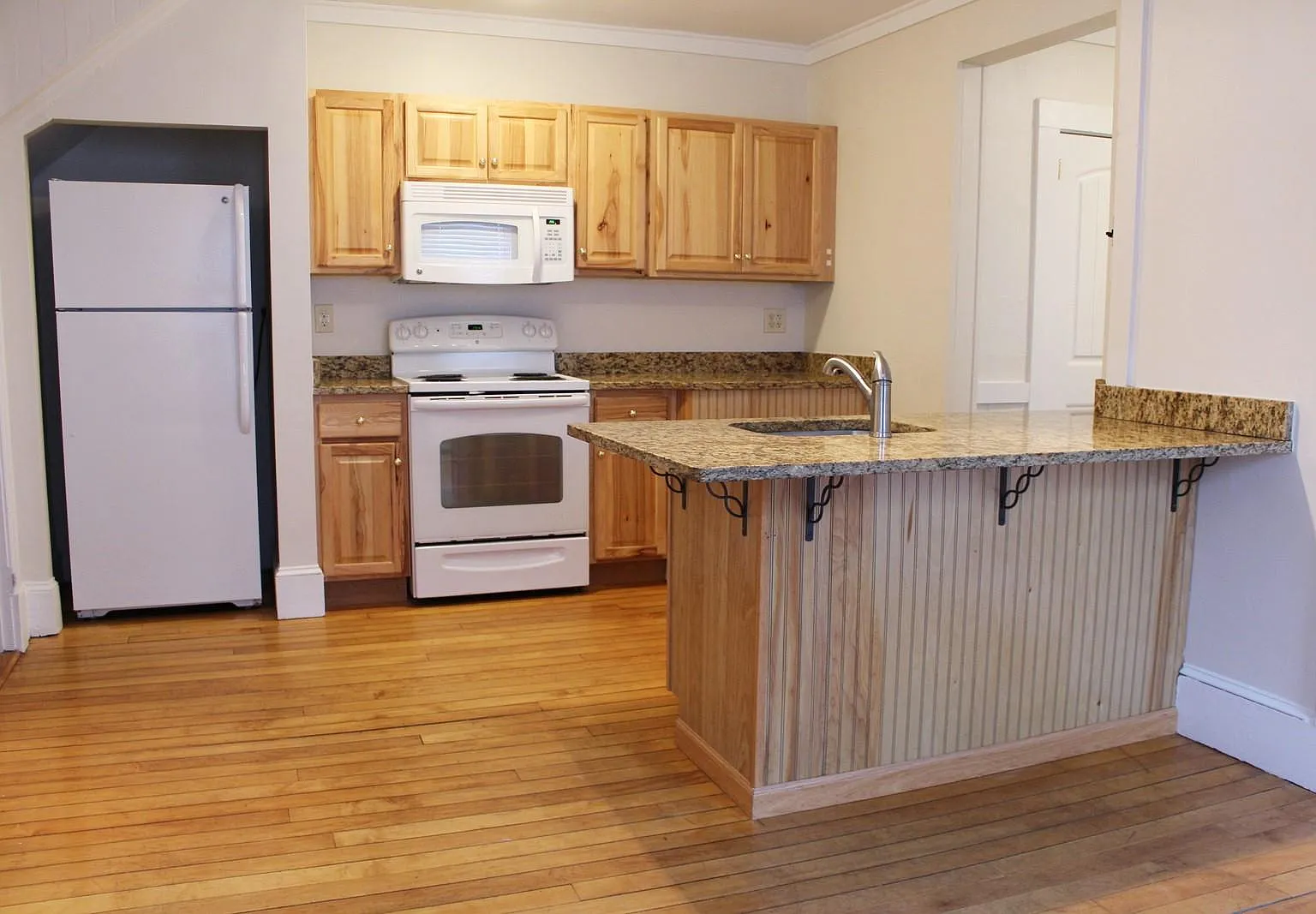 2 bed, $2,500 — Photo 1