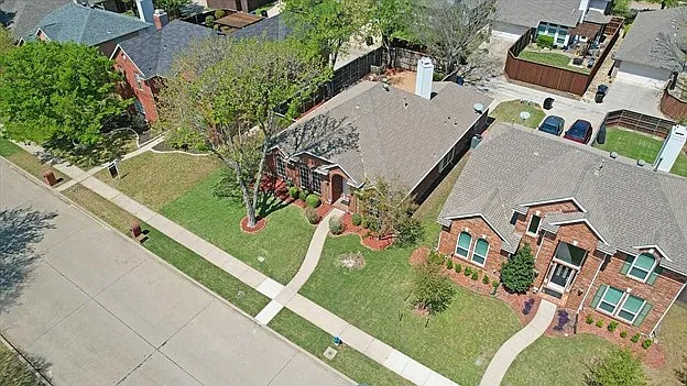 11616 Alexandria Dr — Photo 16