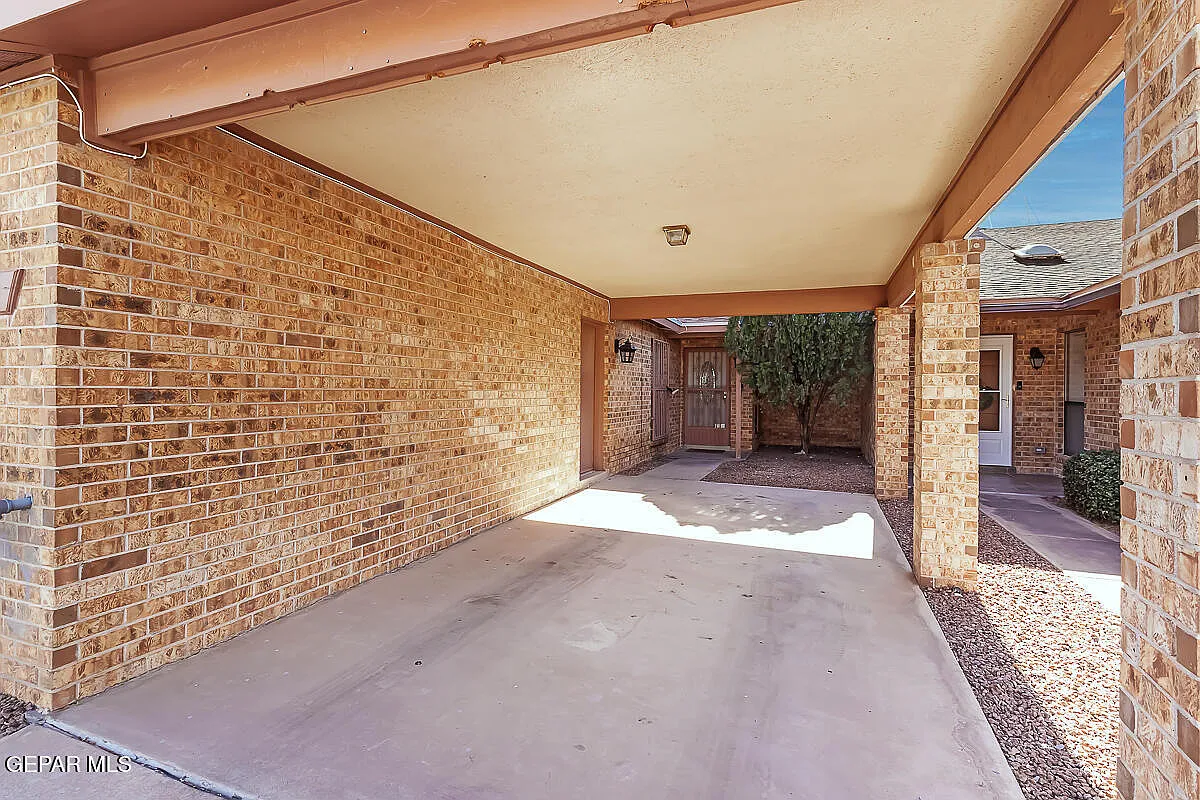 Building Photo - 150 Silver Shadow Dr #D