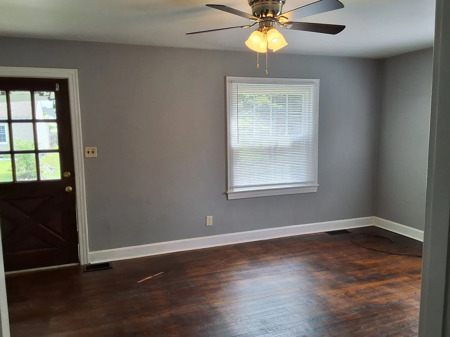 320 Meadow Lane — Photo 2