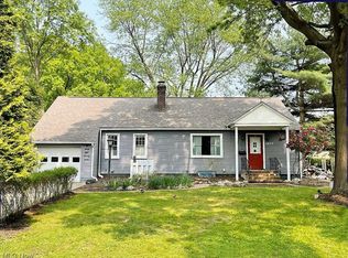 2877 Parkwood Dr, Stow, OH 44224