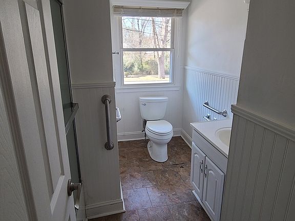 4th image of 4 Hollis Hts