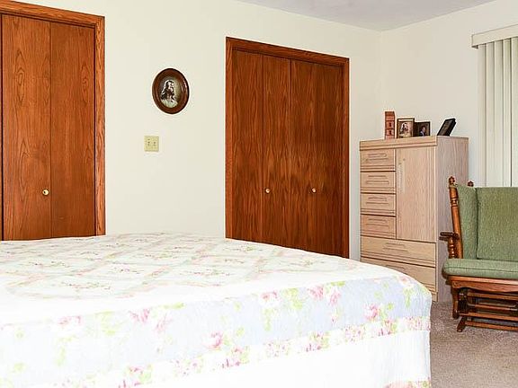 5th image of 1543 Arnold Ave