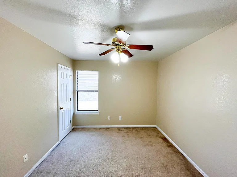 1303 Nicholas Cir #B — Photo 30