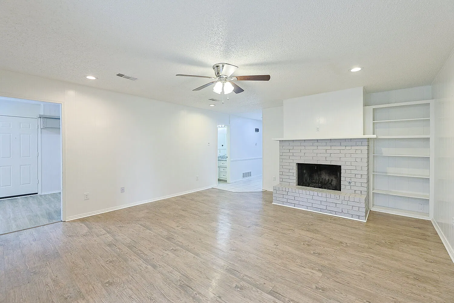 2 bed, 2.0 bath, 1146 sqft, $1,300 — Photo 4