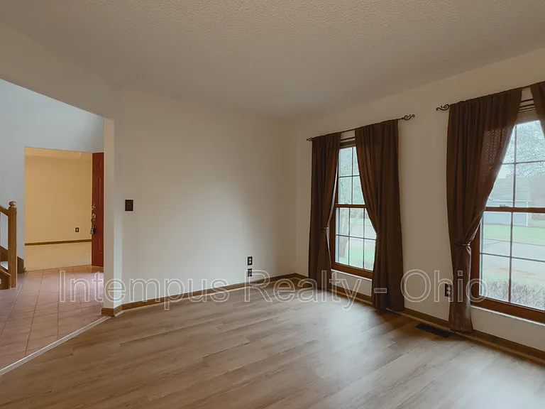 370 Glenside Ln — Photo 4