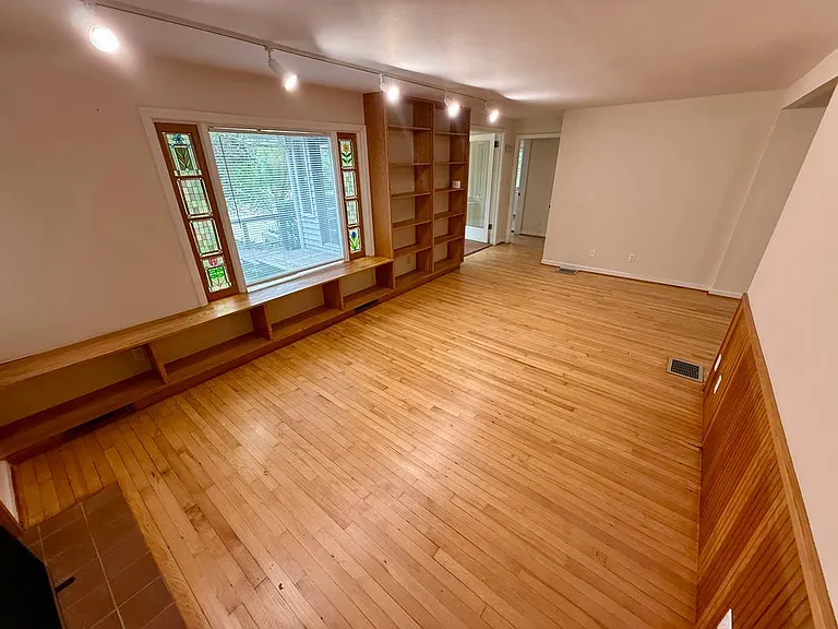 325 Highland Rd — Photo 6