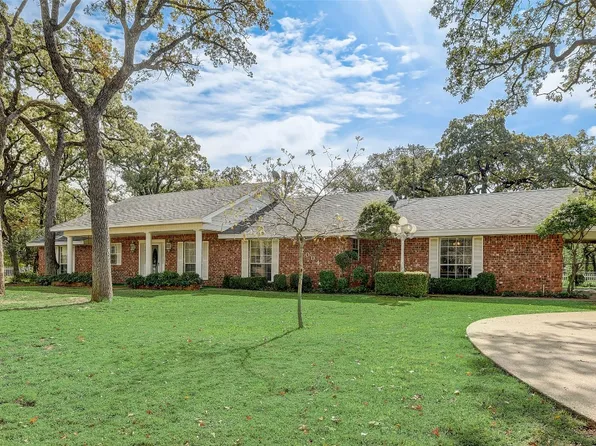 2004 Thousand Oaks Dr, Burleson, TX 76028