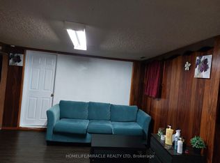 7324 Reindeer Dr, Mississauga, ON L4T 2M8