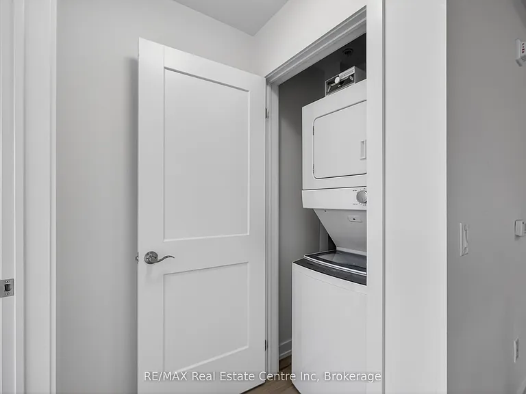 251 Northfield Dr E — Photo 19