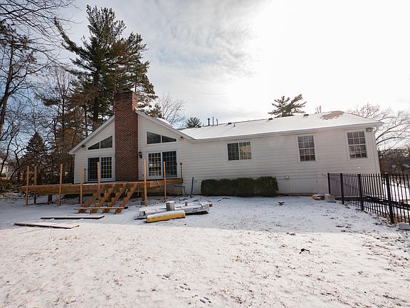 4th image of 573 Oakhaven Ln