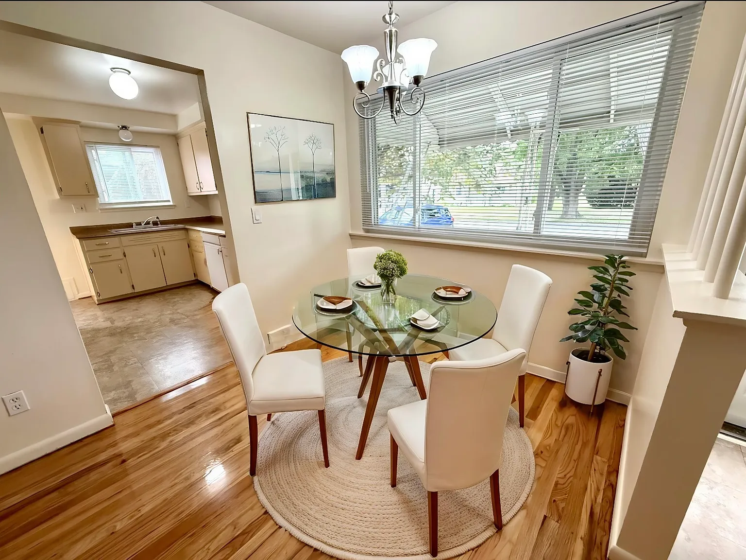 3 bed, 1014 sqft, $1,900 — Photo 3