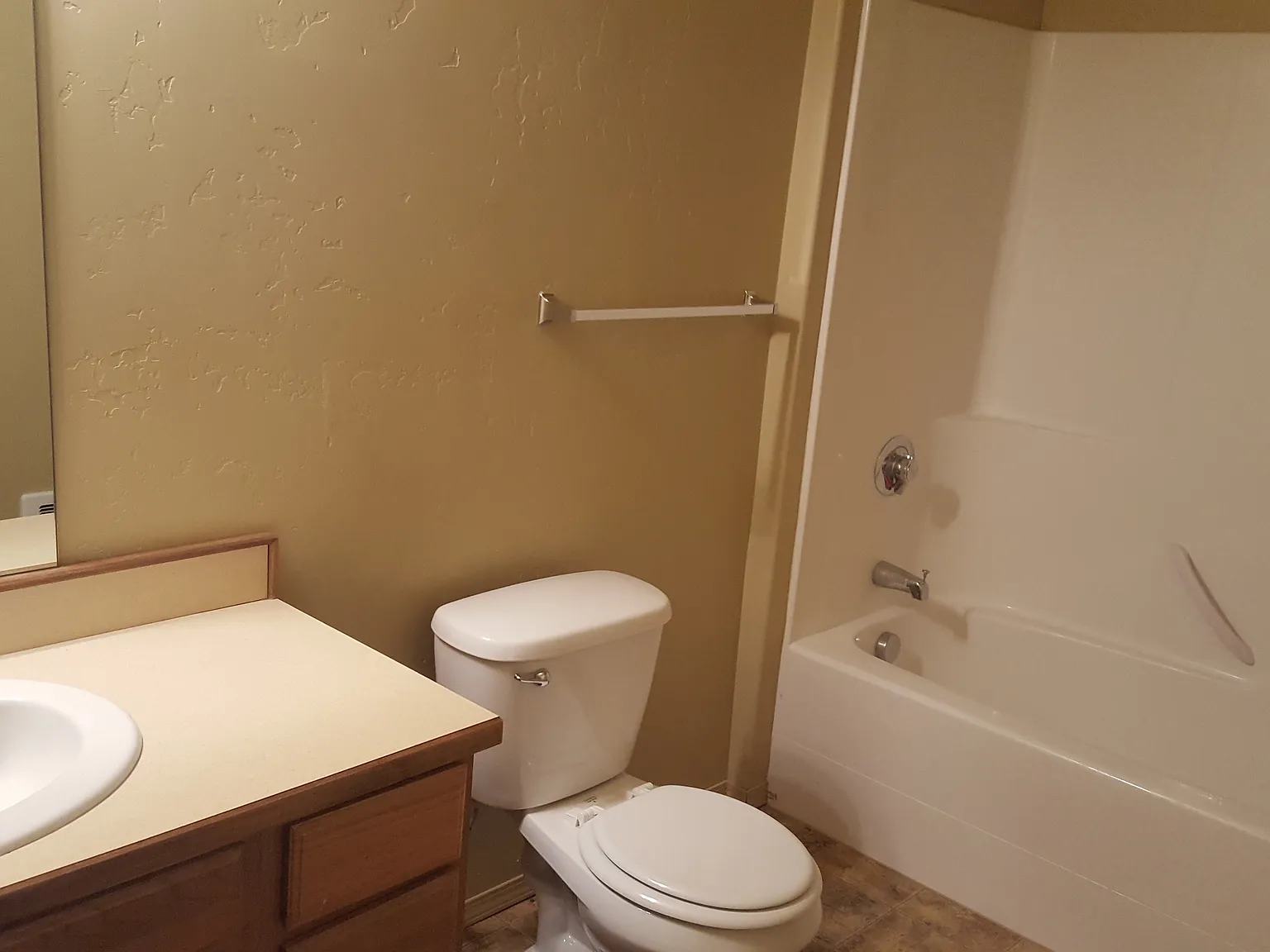 3 bed, $1,600 — Photo 2
