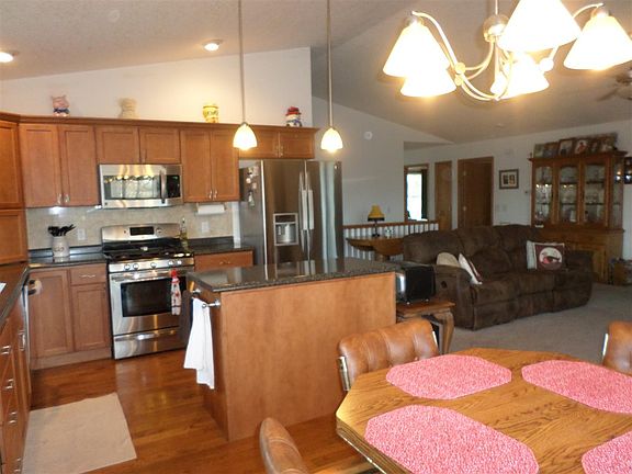 4th image of 618 Mineral Creek Dr