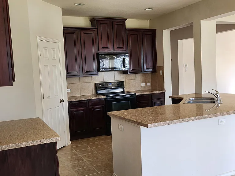 520 Lake Point Dr — Photo 13