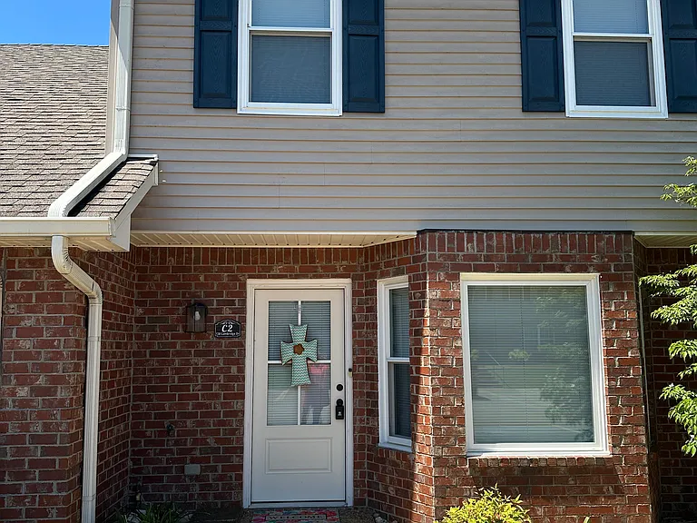 138 Cambridge Dr #C2 — Photo 1