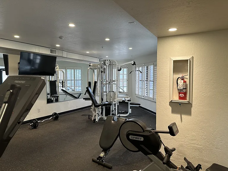 work out room in clubhouse