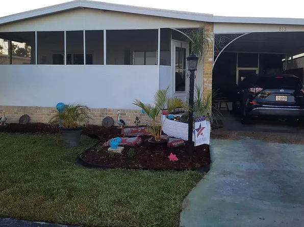 613 Friendly Pl, North Fort Myers, FL 33917