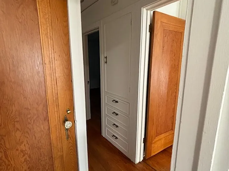 PM 242 - 1804 E 19th St — Photo 15