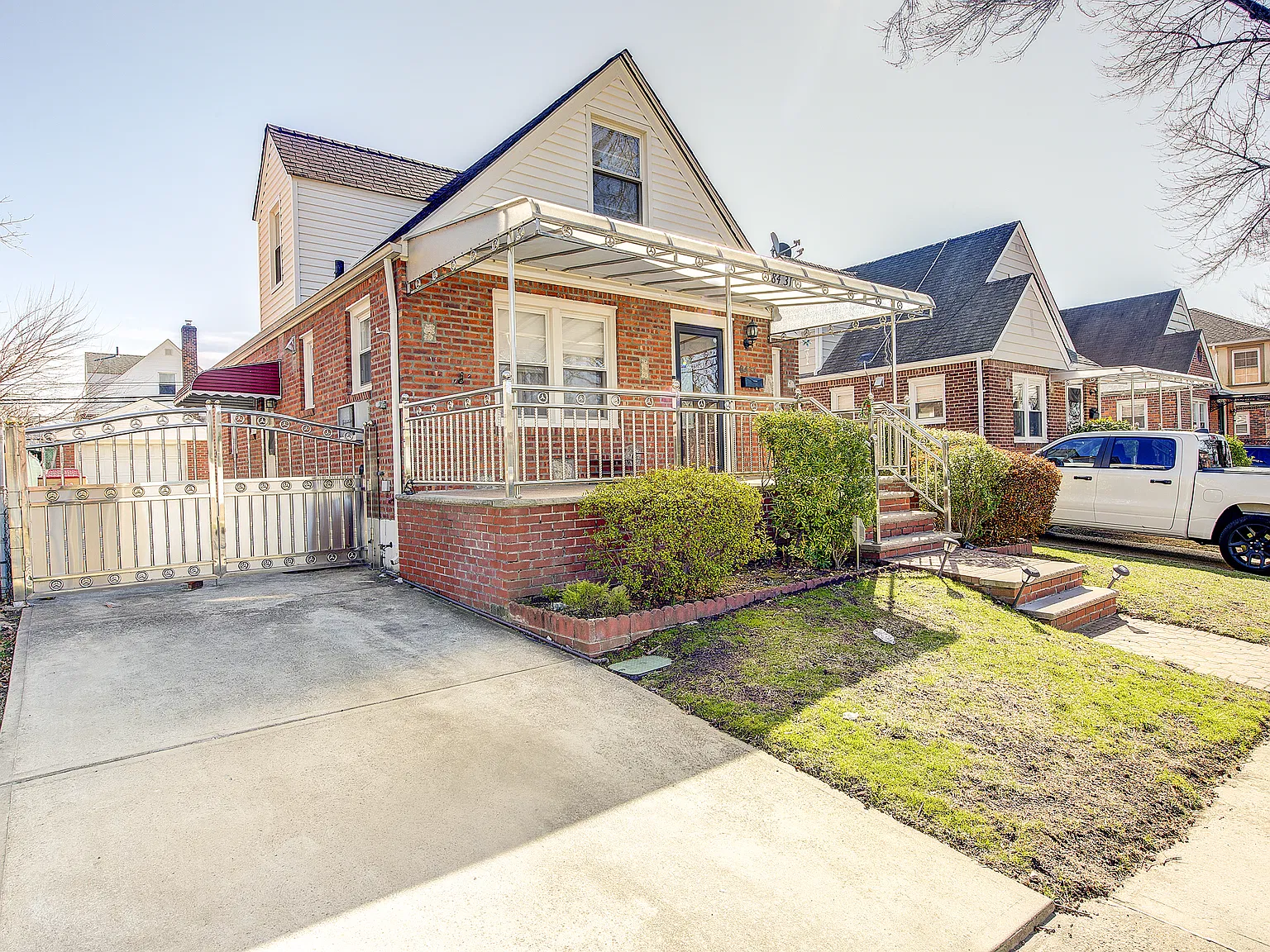 4 bed, 1.5 bath, 1400 sqft, $3,800 — Photo 2