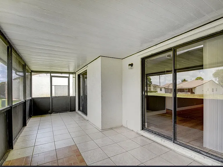 1921 Monks Ct — Photo 8
