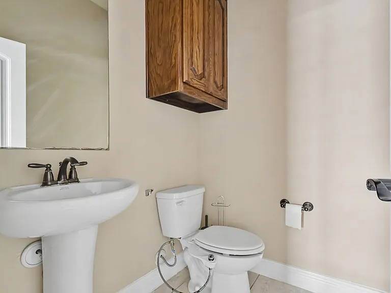 604 Darby Ln — Photo 21