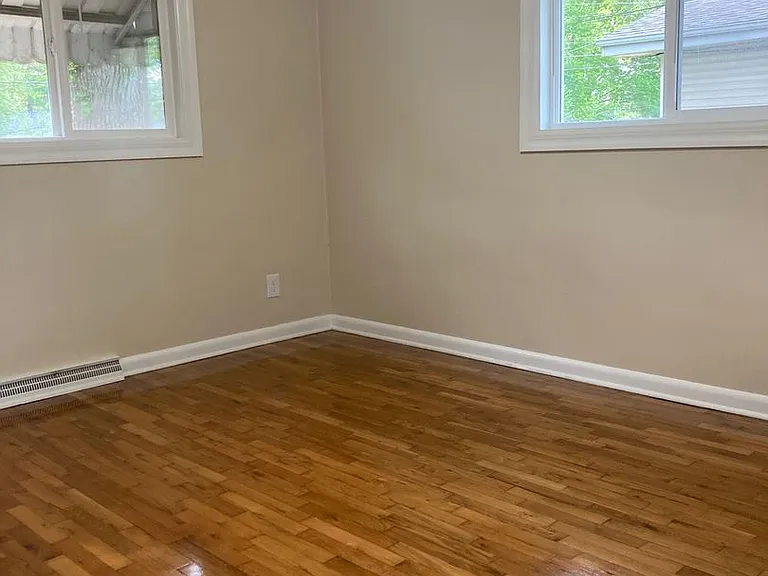 2718-2720 S Stewart Ave — Photo 14